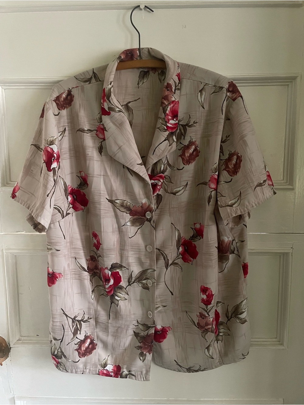 Men's Floral Button-Front Short-Sleeve Shirt in Beige and Red